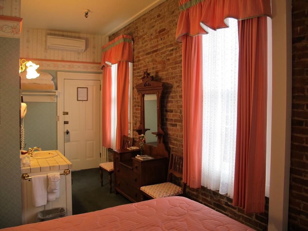 Jacksonville Inn Room photo